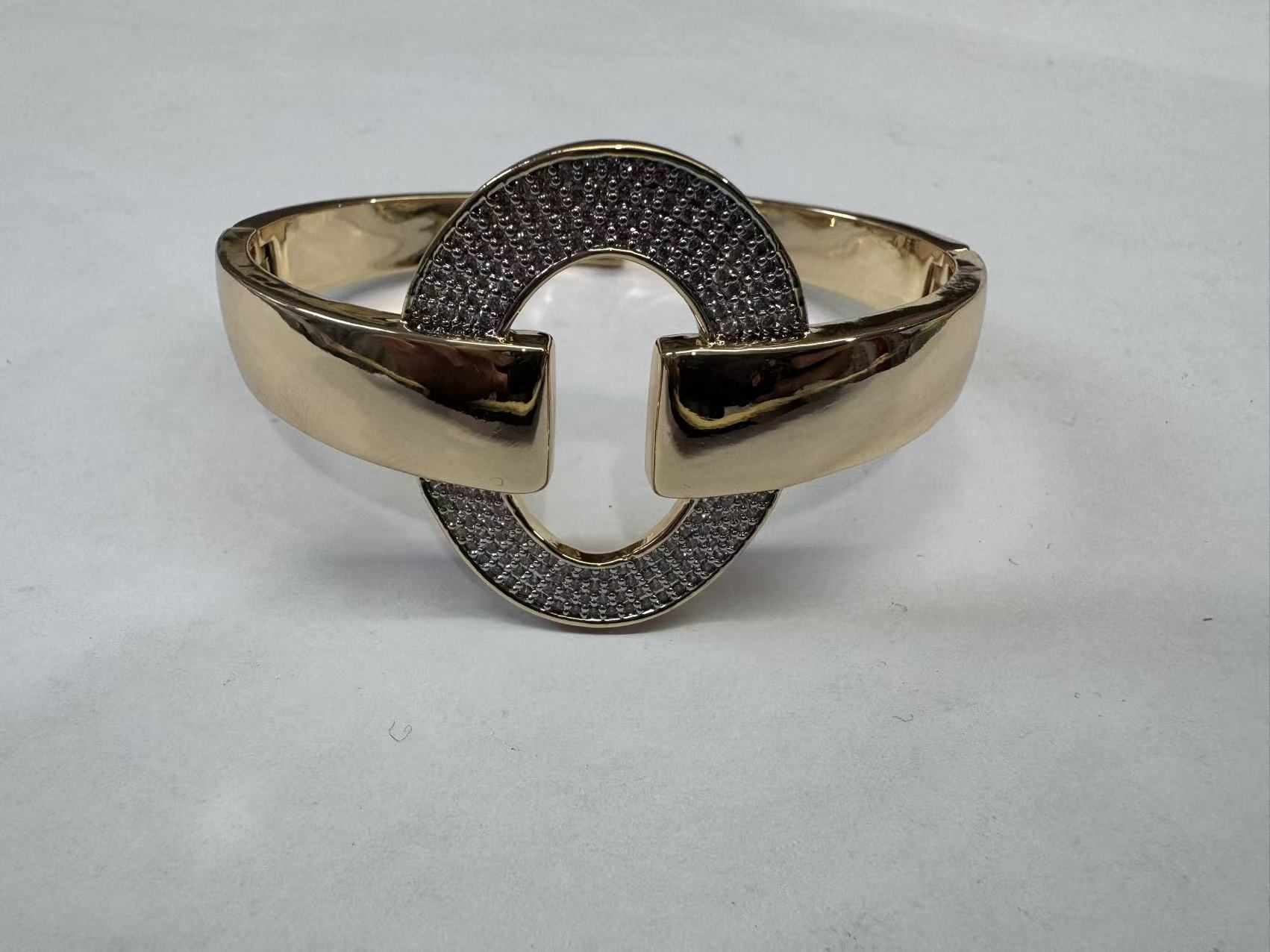 Bracelet Oval Diamond-Cut Geometric Cuff Bracelet