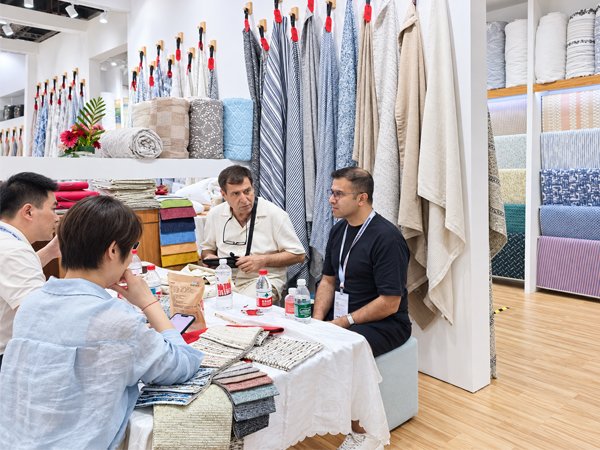 Pujiang Jiajiaku Textile Co., Ltd. Partner