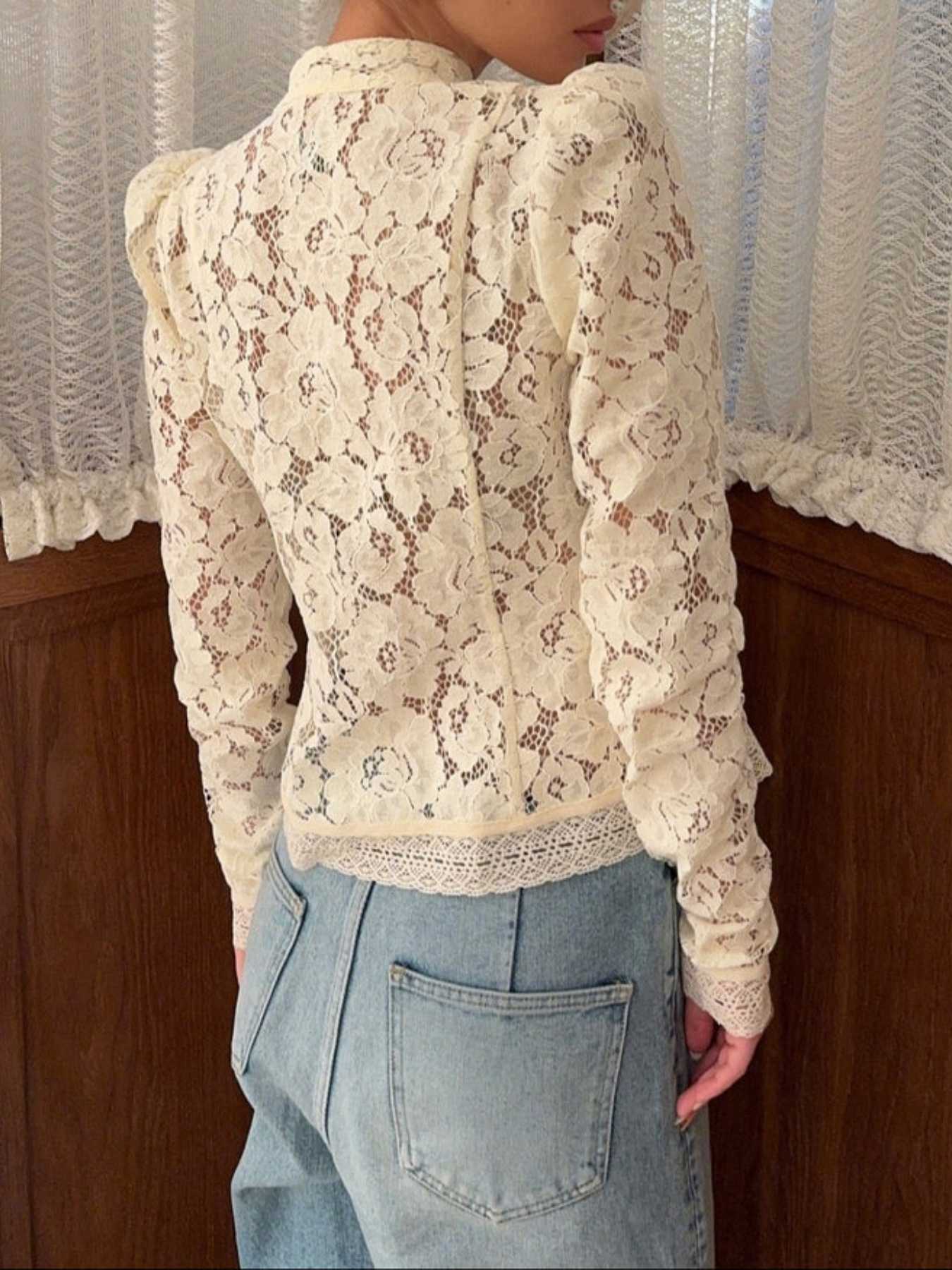 Standard-sized women's clothing Women's Elegant Blouse, court style loose and elegant one line shirt fall top, embellished with floral lace hollow design