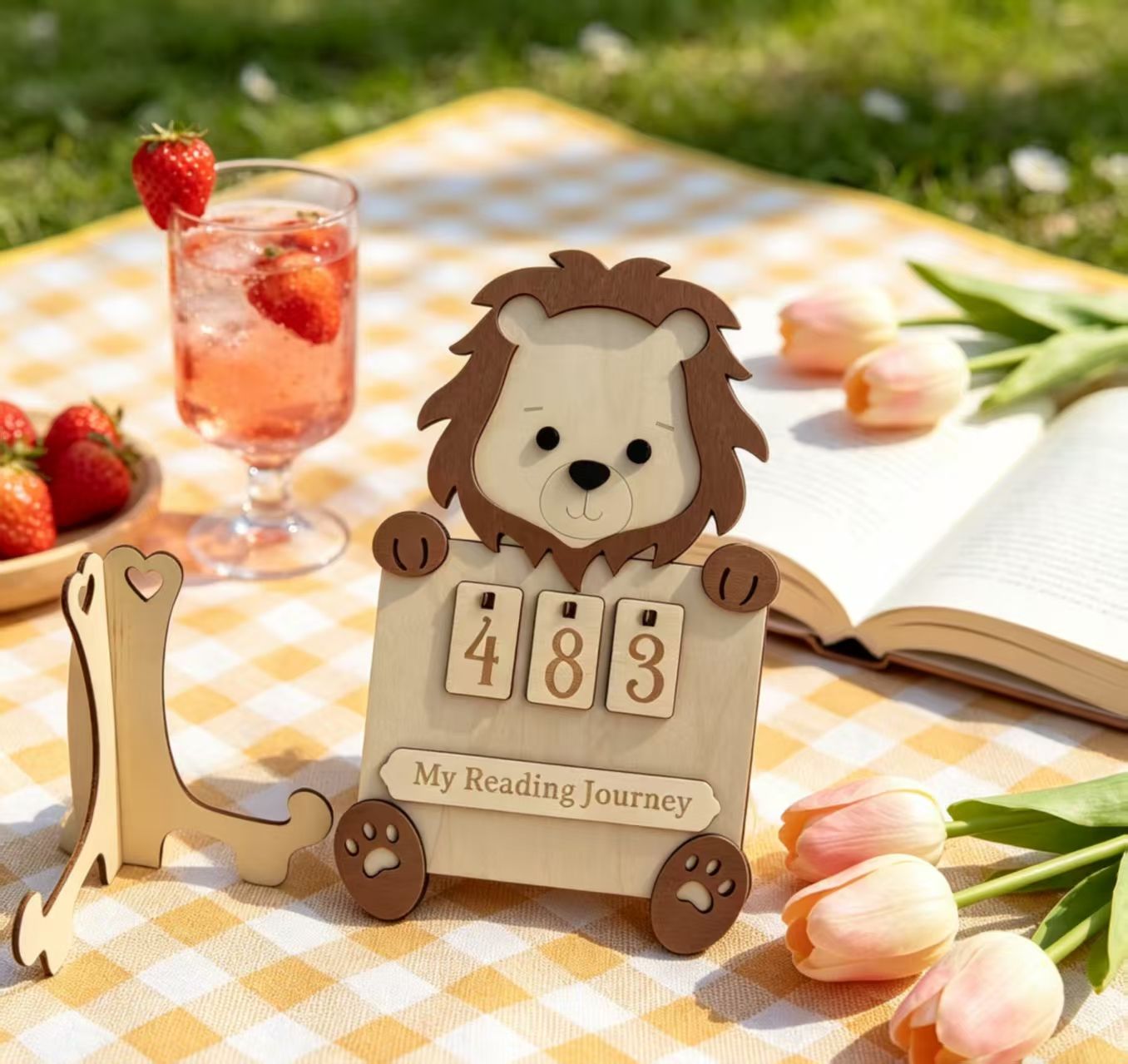 Holidays, gifts Animal Set Fox Lion Bear Reading Counter