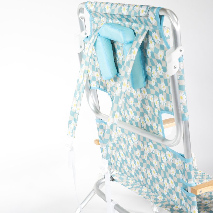 Beach Chair Chair with 5 Recline Positions Causing Foot Discomfort