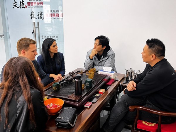 Yiwu Yihui Garments Co., Ltd. Partner