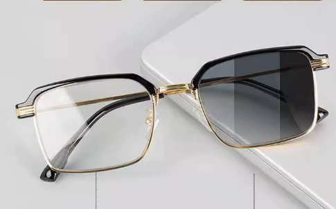 Photochromic reading glasses 602