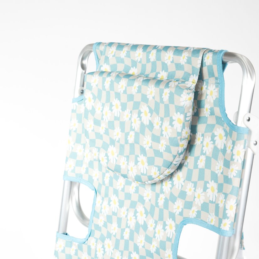 Beach Chair Chair with 5 Recline Positions Causing Foot Discomfort
