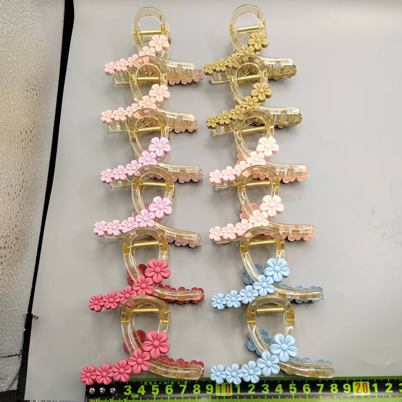 Cross-pattern plum blossom six-color gripper Cross Six-Color Plum Blossom Claw Clip