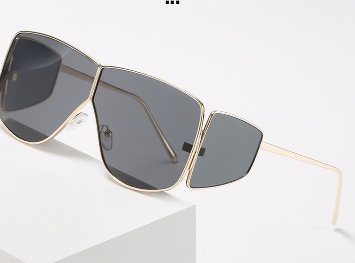 Metallic Fashion Sunglasses 5599