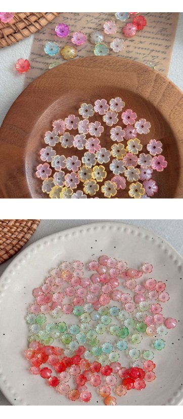 Flower & Leaf Shaped Charms Gold-plated five-petaled flower bead