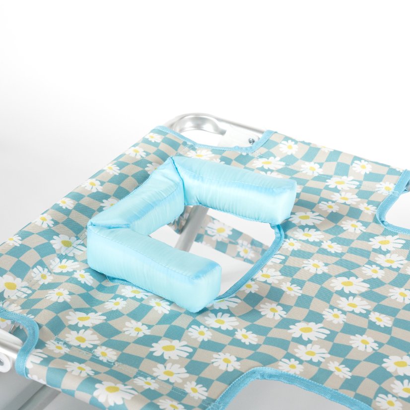 Beach Chair Chair with 5 Recline Positions Causing Foot Discomfort