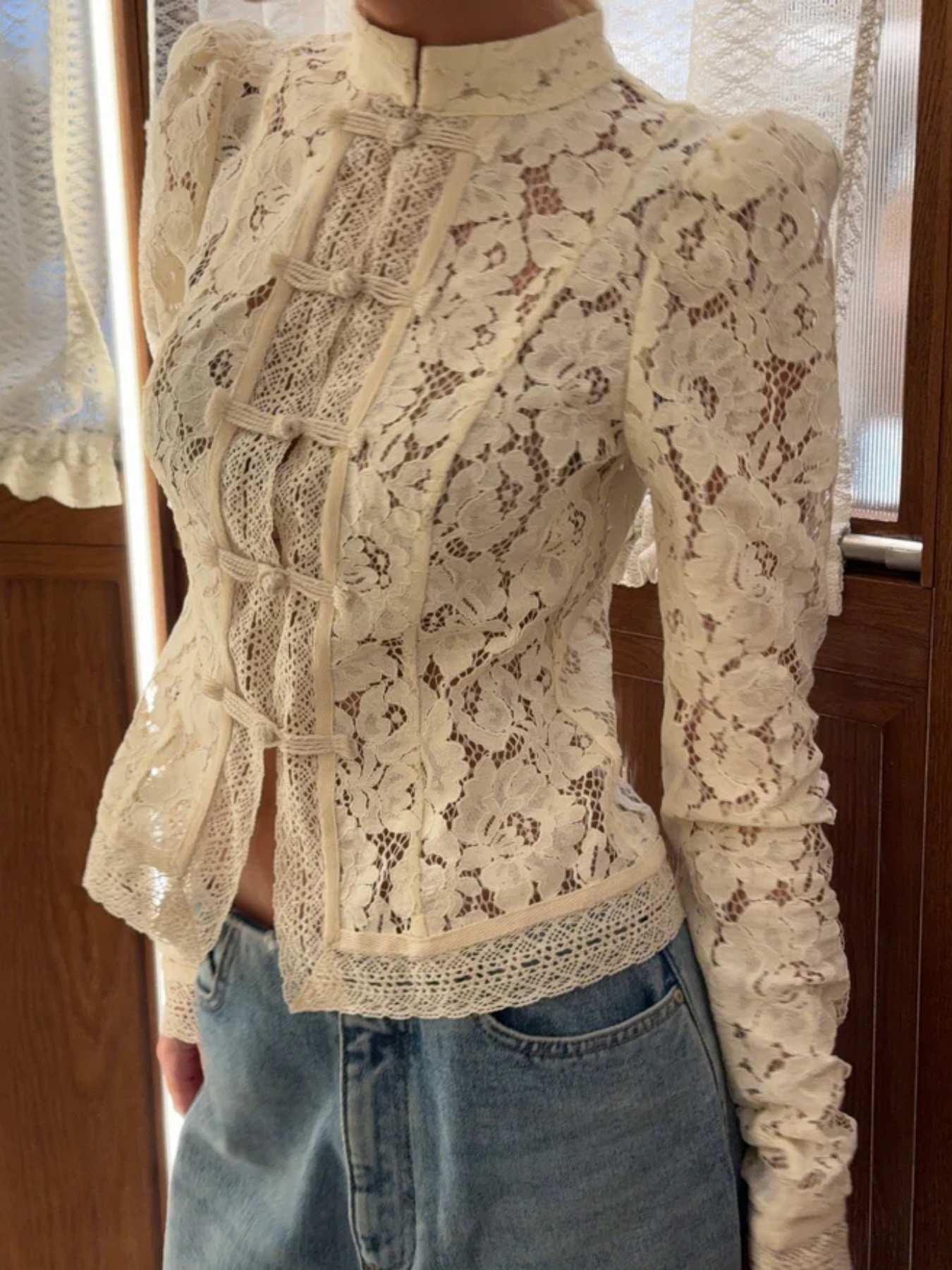 Standard-sized women's clothing Women's Elegant Blouse, court style loose and elegant one line shirt fall top, embellished with floral lace hollow design