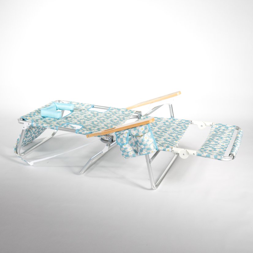 Beach Chair Chair with 5 Recline Positions Causing Foot Discomfort